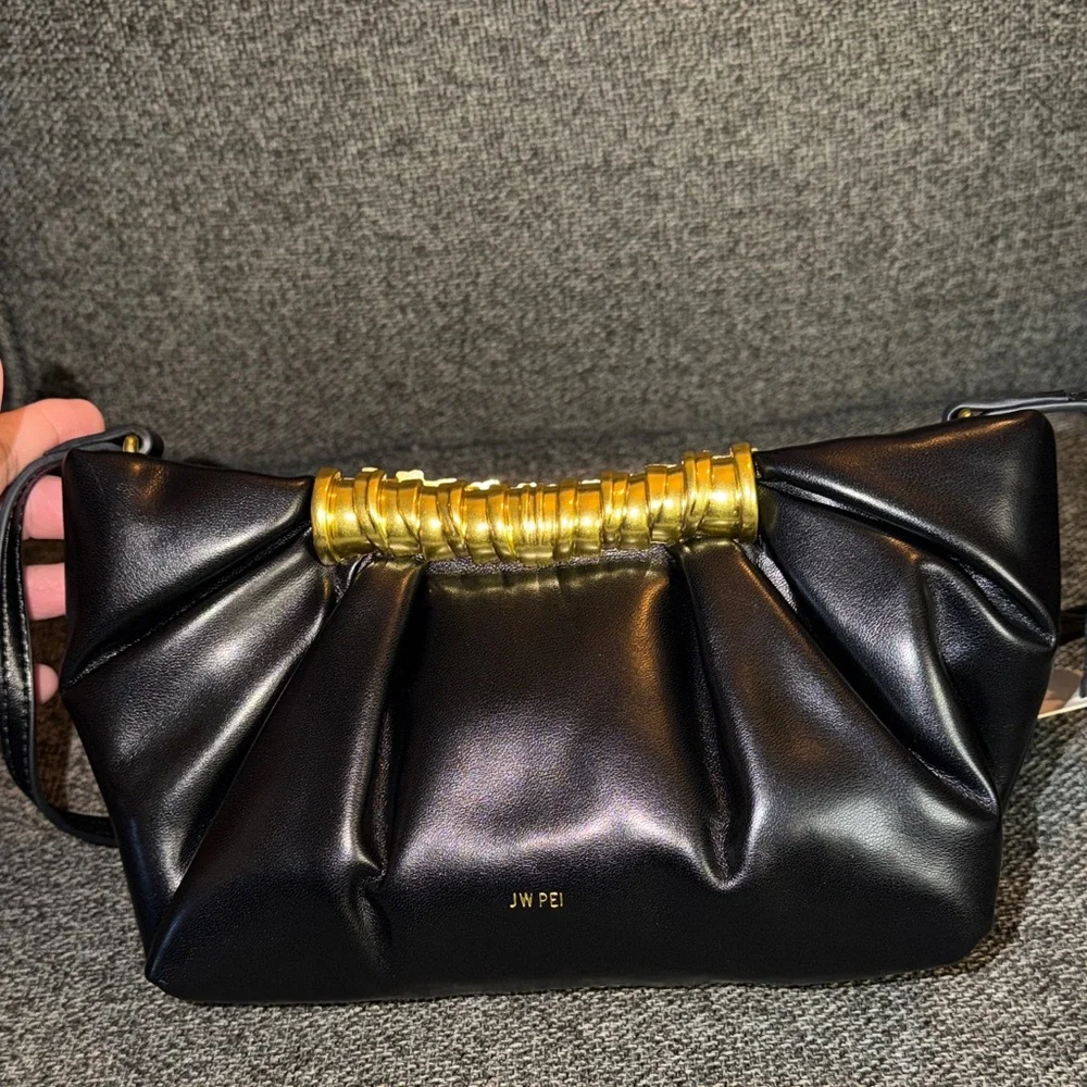 Elegant Black and Gold Women's Bag - Picture 8 of 12